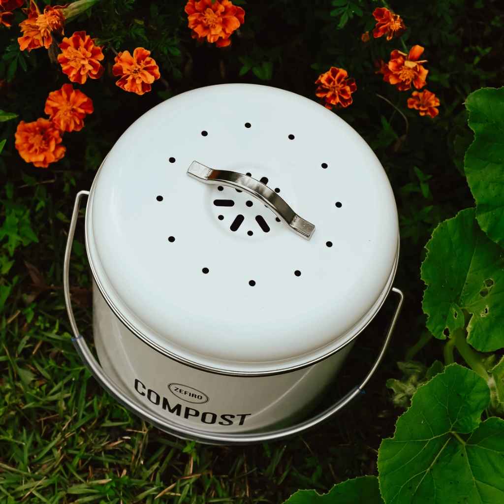 Stainless steel compost bin by Zefiro, top view