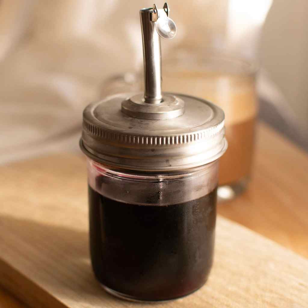 Self-Closing Spout for Mason Jar
