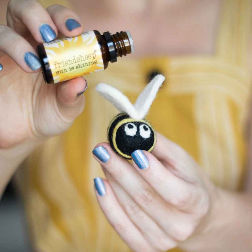 Friendsheep wool honey bee freshener 