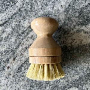 Bamboo Ergonomic Dish Brush Pot Scrubber with Sisal fiber bristles