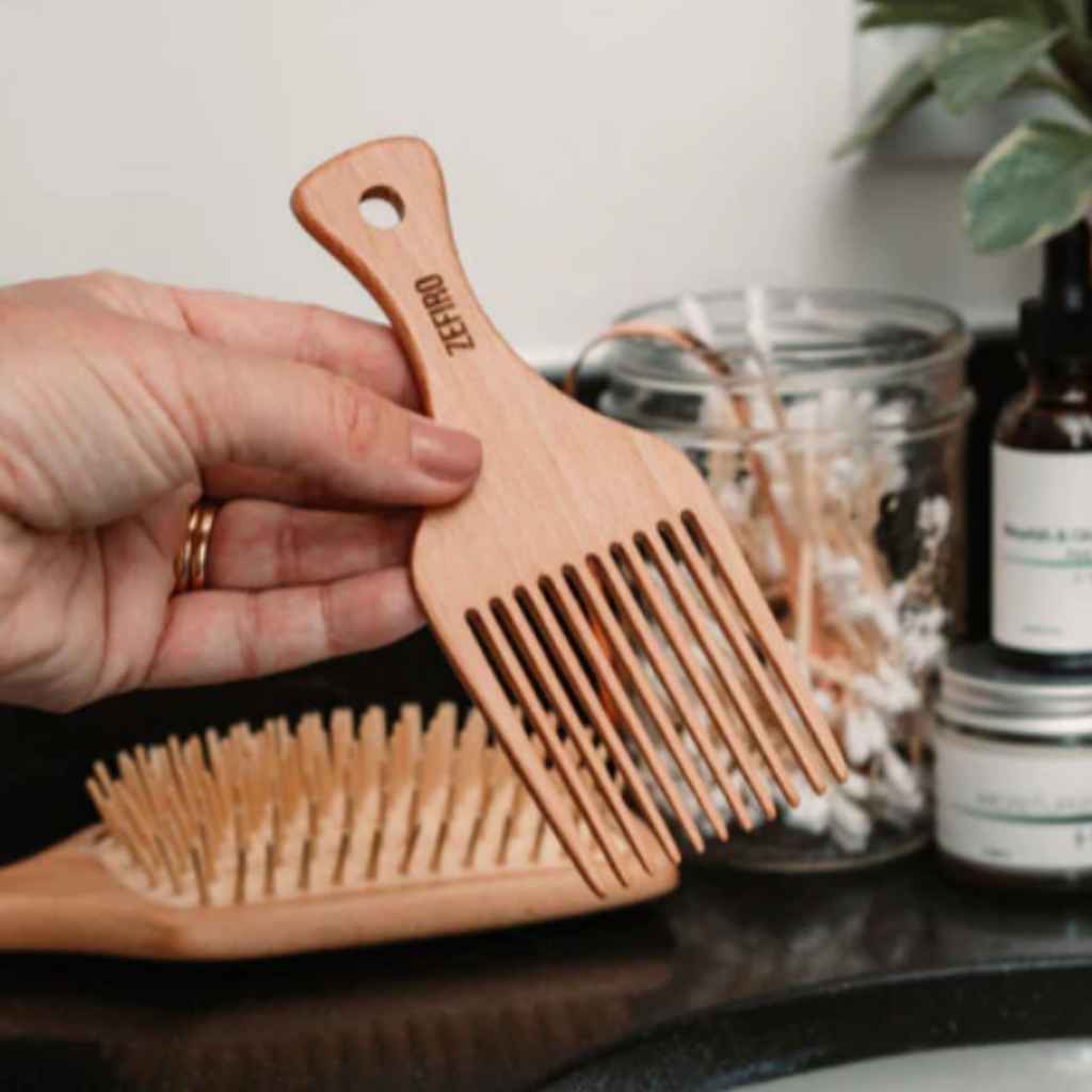 Zefiro All-Natural Wood Hair Pick made of beechwood